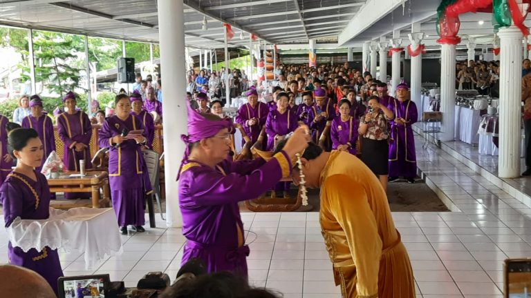 Penjabat Bupati Albert Huppy Wounde Disambut Secara Adat Saat Tiba di Sangihe