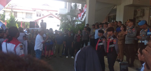Demo Ungkap Penyelewengan PD Pasar, FPB Merasa Tak Dihargai Wali Kota Andre Angouw