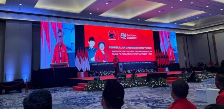 Perkuat Kualitas Kepemimpinan Anggota DPRD, PDI Perjuangan Gelar Bimtek Dengan Narsum  Rocky Gerung dan KPK
