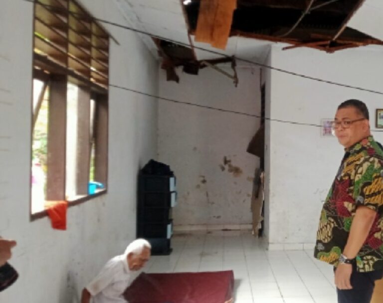 Louis Schramm Prihatin, 50 Lansia Tinggal di Wisma Senja Cerah Kondisi Bangunan Rusak Parah
