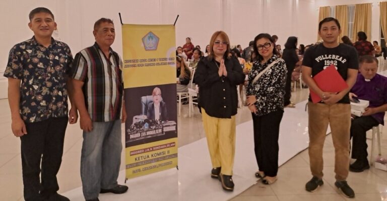 Inggried Sondakh Reses Bersama WKI Wilayah Mandolang Dua