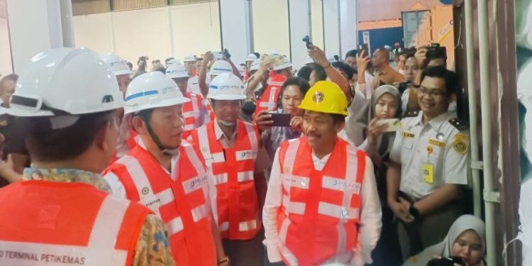 Sulut Luncurkan Ekspor Komoditas Unggulan Senilai 13,36 Miliar ke 7 Negara di Pelabuhan Bitung