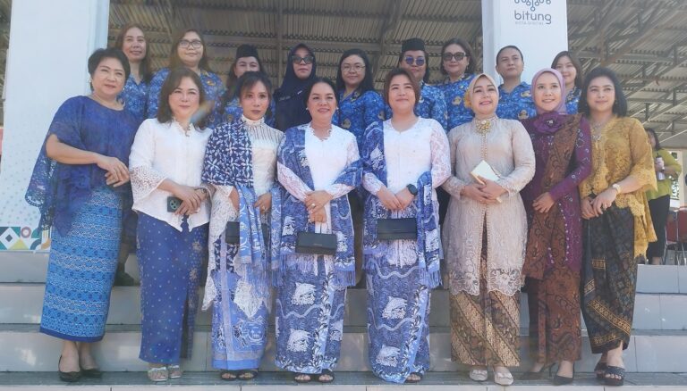 Ellen Sondakh Bersama Jacinta Gumolung Tampil Anggun Berkebaya di Upacara Peringatan Hari Kartini