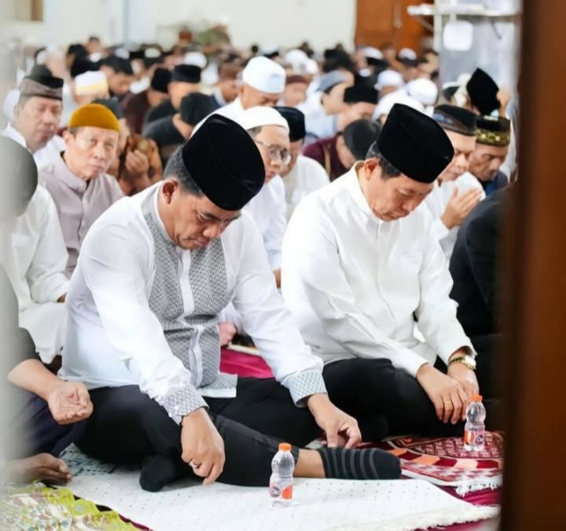 Bersama Wagub Ikut Sholat Ied Idul Fitri 1446 H, Gubernur Berharap Toleransi di Sulut terus Terpelihara