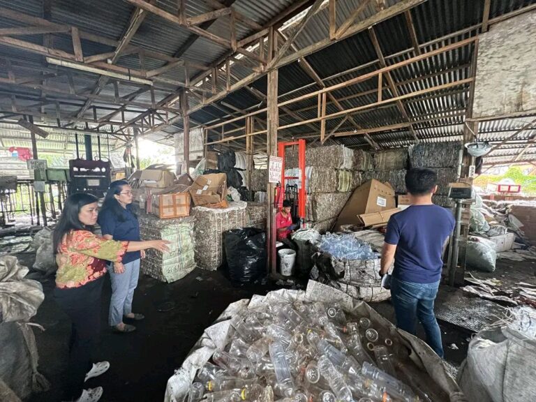 Bupati Sitaro Kunker Ke Tempat Pengelolaan Sampah di Kota Manado