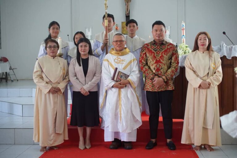 Bupati Sitaro Hadiri Perayaan Paskah Umat Katolik Paroki Santa Maria Ulu Siau