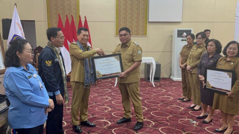 Sangihe Terima Piagam Penghargaan Kategori Capaian Pelayanan KB