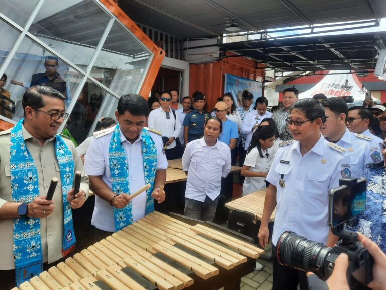Menteri Riefky dan Gubermur Yulius Turut Main Kolintang, Sanggar Tarsier Cute Cetak Sejarah