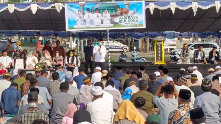 Khidmat, Wali Kota dan Wakil Wali Kota Bitung Sholat Idul Adha di Lokasi Berada
