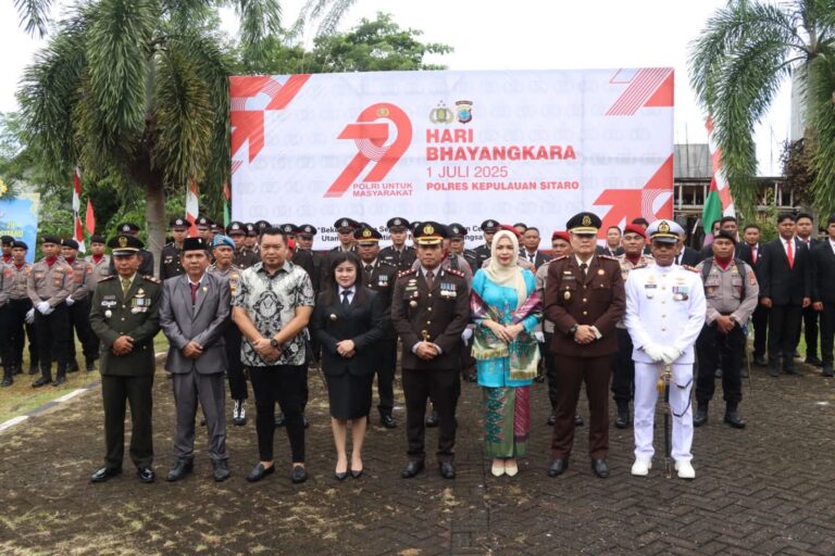 Bupati Sitaro dan Kapolres, Upacara Bersama di HUT Bhayangkara Ke-79.