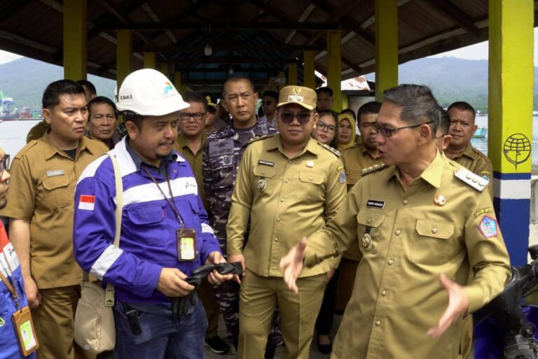 Pemkot Bitung Bersama Pertamina Tinjau Lokasi Penyaluran BBM Satu Harga di Pulau Lembeh