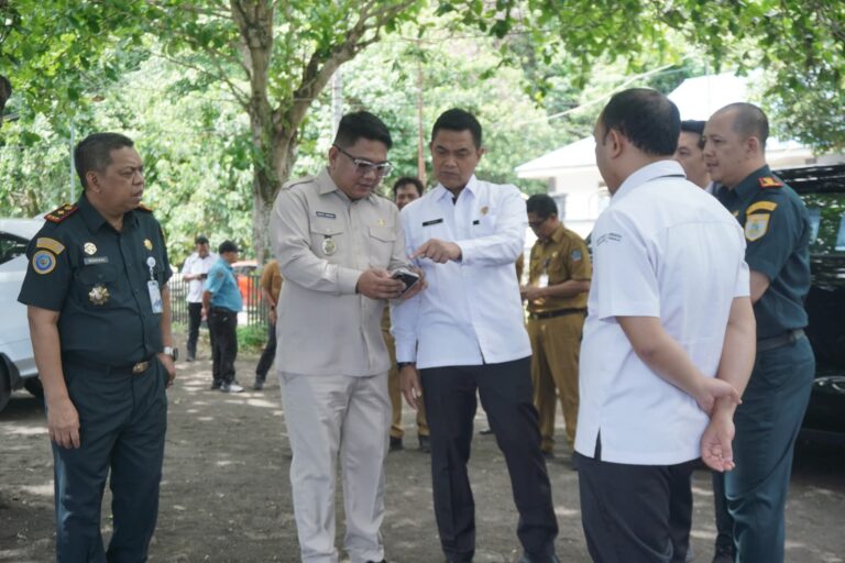 Wawali Randito Maringka Dampingi Kunjungan Kerja Sekretaris Dirjen Perikanan Dalam Rangka Pembangunan Kampung Nelayan Mereka Putih Di  Kelurahan Tandurusa