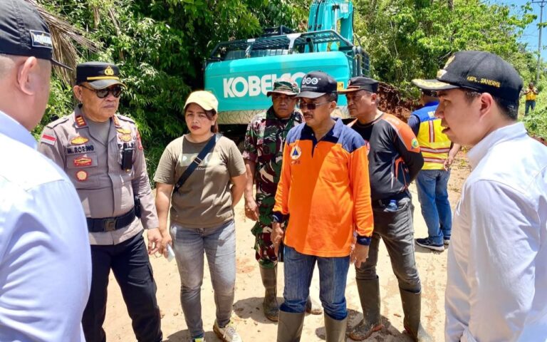 Pemkab Sangihe Tangani Longsor di Tamako