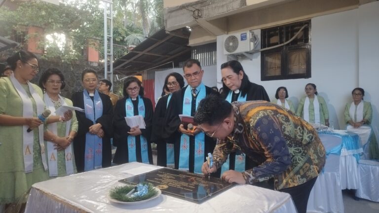 Randito Maringka Hadiri Ibadah Sambut Natal, dan Pentabisan Gedung Pastori GMIM Bukit Karmel Kakenturan Dua
