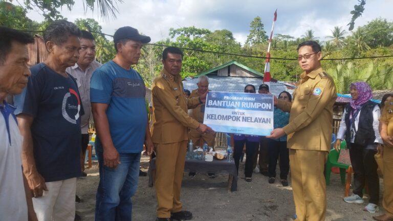 Perkuat Sektor Perikanan Berkelanjutan, Pemkot Bitung Salurkan Bantuan Dua Rumpon Untuk Nelayan Pesisir