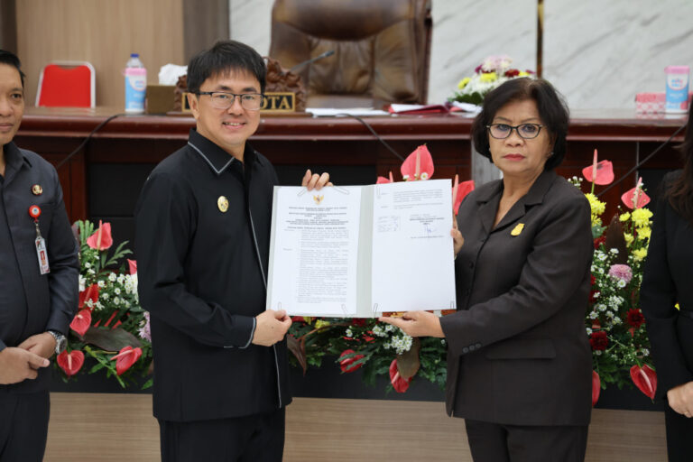 Gelar Rapat Paripurna Ranperda APBD 2026, Wali Kota Andrei Angouw Apresiasi Tim Banggar DPRD Manado