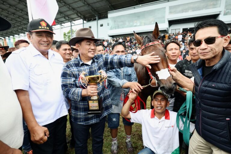 Saksikan Langsung Kejuaraan Pacuan Kuda New Year Cup 2026 di Tompaso, Ini Kata Gubernur Sulut