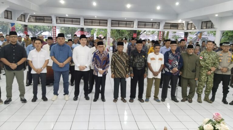 Penyerahan Dana Operasional Bagi Tokoh Agama Islam Sangihe